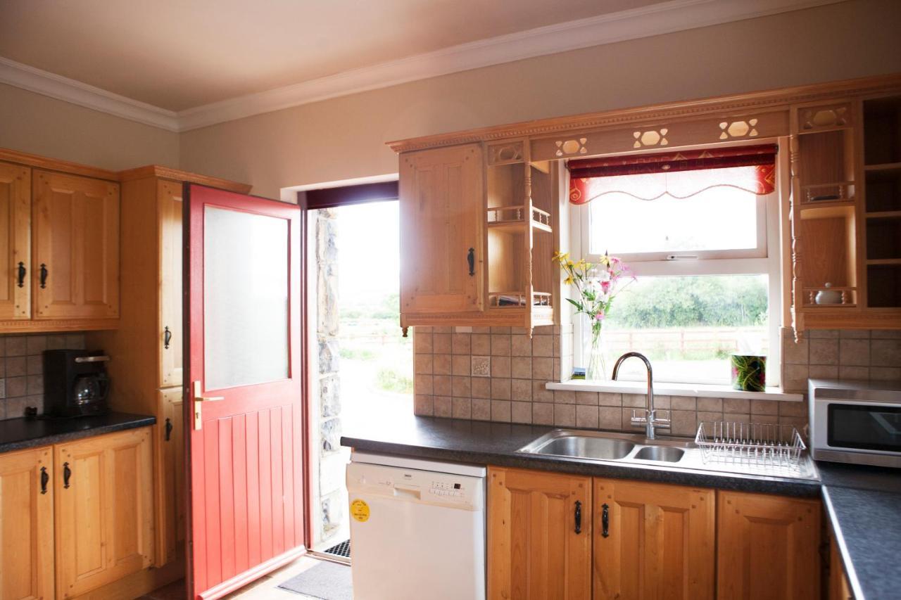 Inviting 4-Bed House In Strokestown Villa ภายนอก รูปภาพ