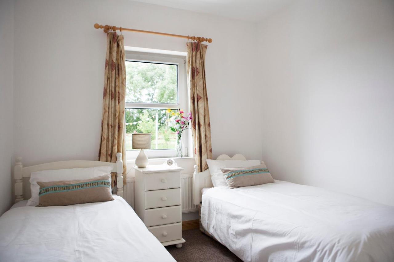 Inviting 4-Bed House In Strokestown Villa ภายนอก รูปภาพ