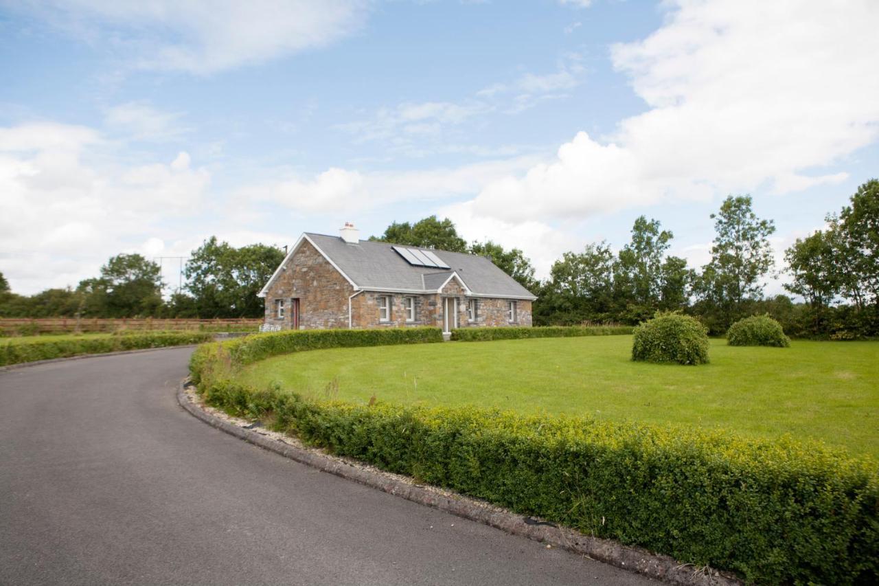 Inviting 4-Bed House In Strokestown Villa ภายนอก รูปภาพ